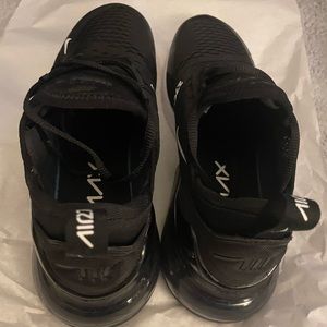 NIKE AIR MAX 270 SNEAKERS SIZE 8 , BRAND NEW.